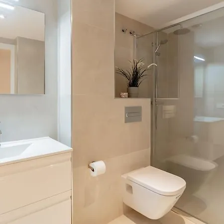 Apartment 8 Bed Close To Puerto Banus *