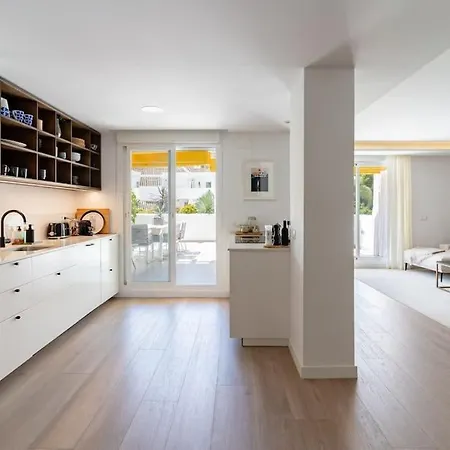 Apartment 8 Bed Close To Puerto Banus *